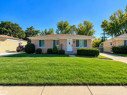 19040 Rosegarden St, Roseville, MI, 48066-6927 | Card Image