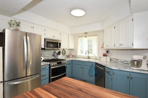 8807 Norway St Nw, Coon Rapids, MN, 55433-8009 | Card Image