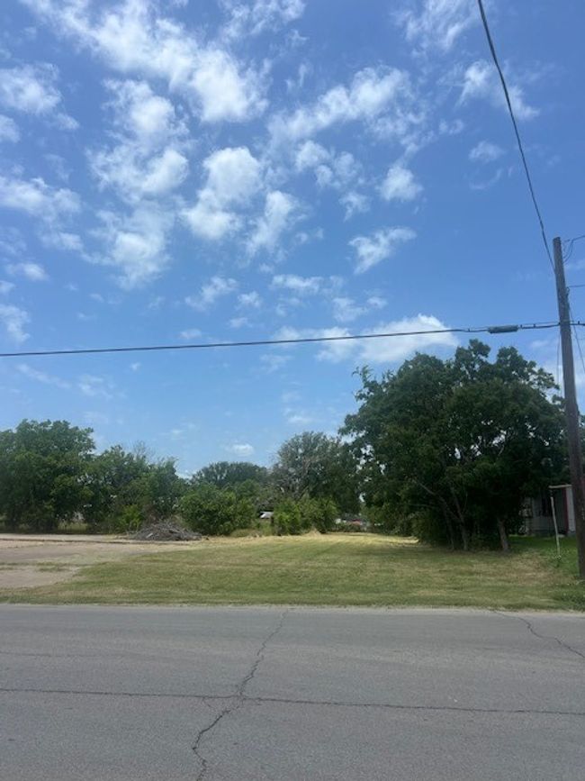 1402 Se 6 Th Ave, Home with 0 bedrooms, 0 bathrooms and null parking in Mineral Wells TX | Image 4
