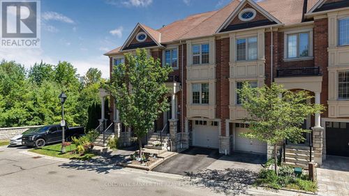 370 Doak Lane, Newmarket, ON, L3Y0A8 | Card Image