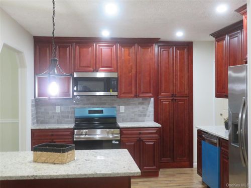 688 Hawkins Rd E, Coram, NY, 11727-1841 | Card Image