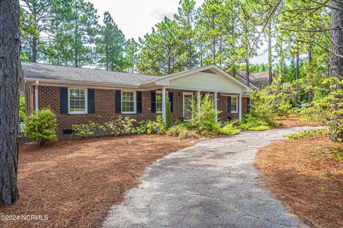 635 Pee Dee Rd, Southern Pines, NC, 28387-2124 | Card Image