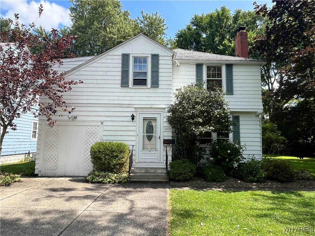 Wallace Dr, Grand Island, NY 14072