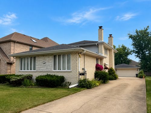 8631 W Stolting Rd, Niles, IL, 60714-1816 | Card Image