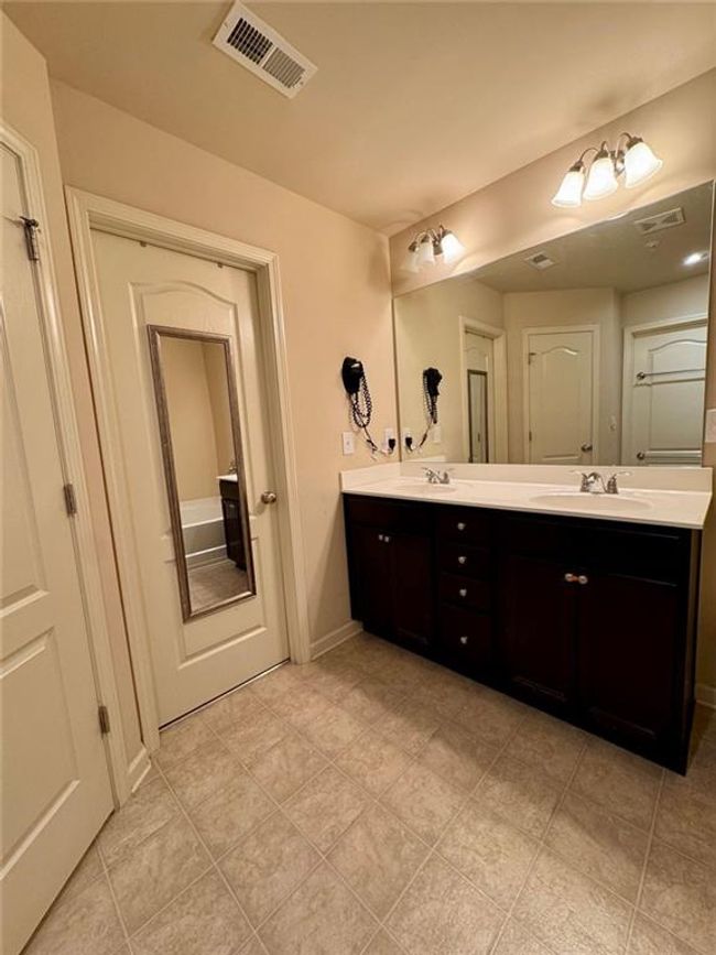 6642 Story Cir, Townhouse with 3 bedrooms, 3 bathrooms and 2 parking in Norcross GA | Image 22