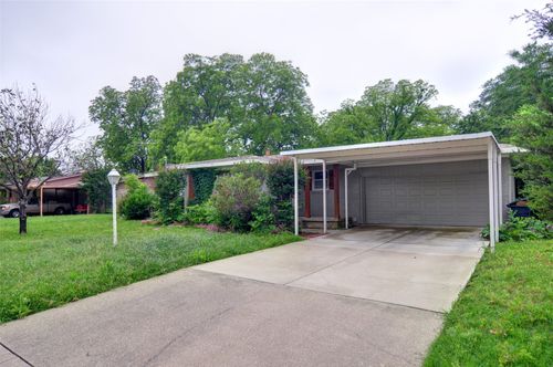1110 Wade Hampton St, Benbrook, TX, 76126-3520 | Card Image