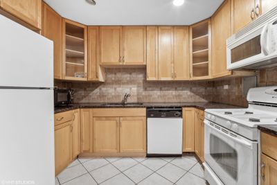 12 - 1101 Holiday Lane, Condo with 1 bedrooms, 1 bathrooms and 1 parking in Des Plaines IL | Image 2