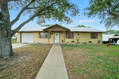 831 Larry Dr, Gonzales, TX, 78629-2113 | Card Image