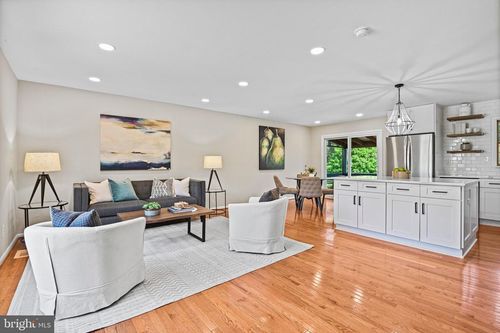 704 Alabama Dr, HERNDON, VA, 20170-5404 | Card Image