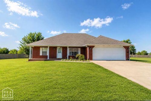 2906 Newcastle Dr, Paragould, AR, 72450-5282 | Card Image