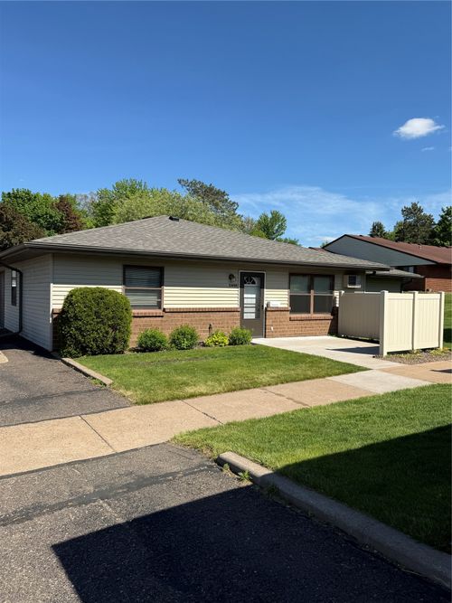 3458 Miller St, Eau Claire, WI, 54701-7687 | Card Image