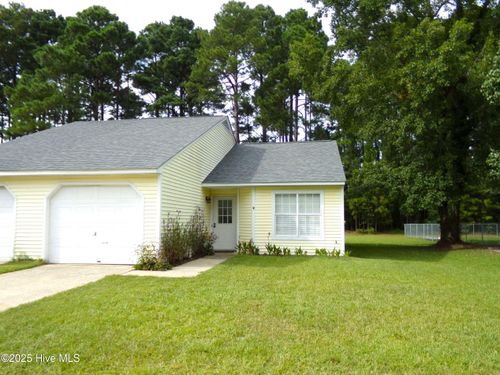 127 Village Ct, Havelock, NC, 28532-3112 | Card Image
