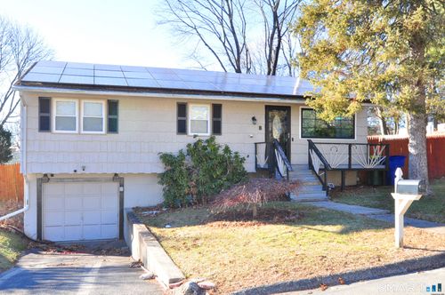 8 Cornfield Rd, Waterbury, CT, 06704-1117 | Card Image