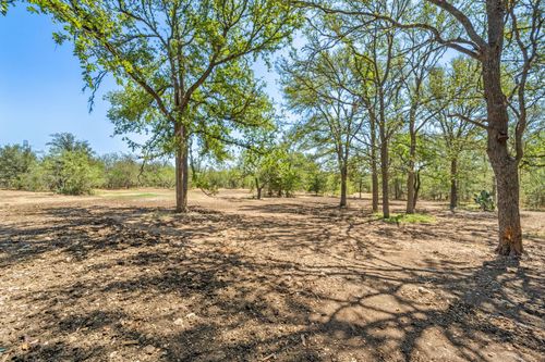 2095 Upper Elgin River Rd, Elgin, TX, 78621-9711 | Card Image