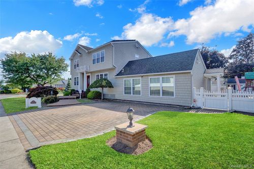 72 N Fordham Rd, Hicksville, NY, 11801-6052 | Card Image