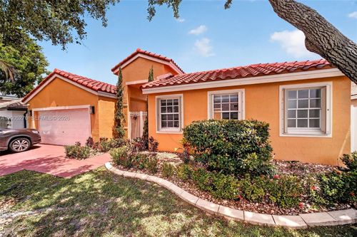 685 Sw 198th Ter, Pembroke Pines, FL, 33029-1239 | Card Image