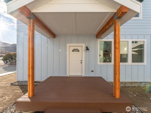 407 E Okanogan Ave, Chelan, WA, 98816-9686 | Card Image