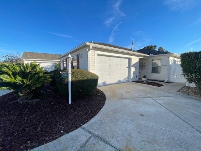 7620 Se 171st Horseshoe Lane, House other with 2 bedrooms, 2 bathrooms and null parking in The Villages FL | Image 2