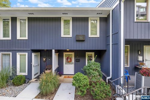 E4 Hillside Ct, Highlands, NJ, 07732-2016 | Card Image