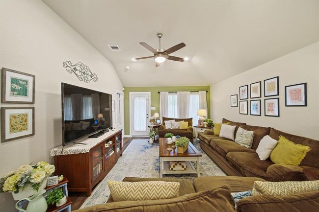 1174 Filly Creek Dr, House other with 3 bedrooms, 2 bathrooms and 2 parking in Alvin TX | Image 9