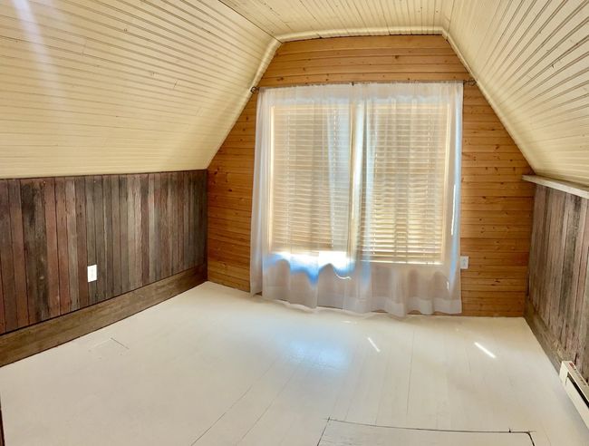 8-Upper level bedroom | Image 17