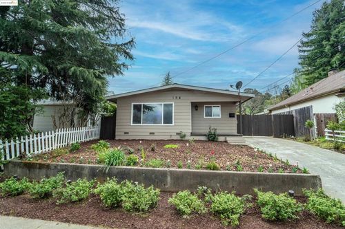 105 Webster St, Petaluma, CA, 94952-2450 | Card Image