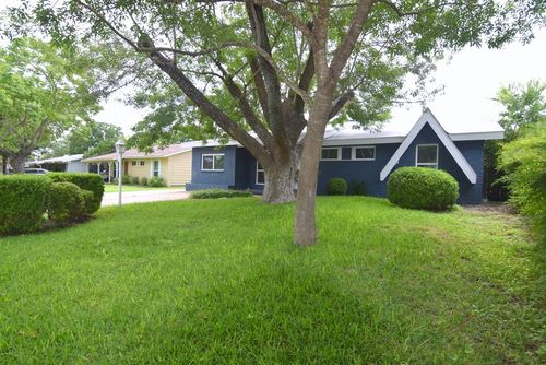 7513 Carriage Dr, Austin, TX, 78752-1401 | Card Image