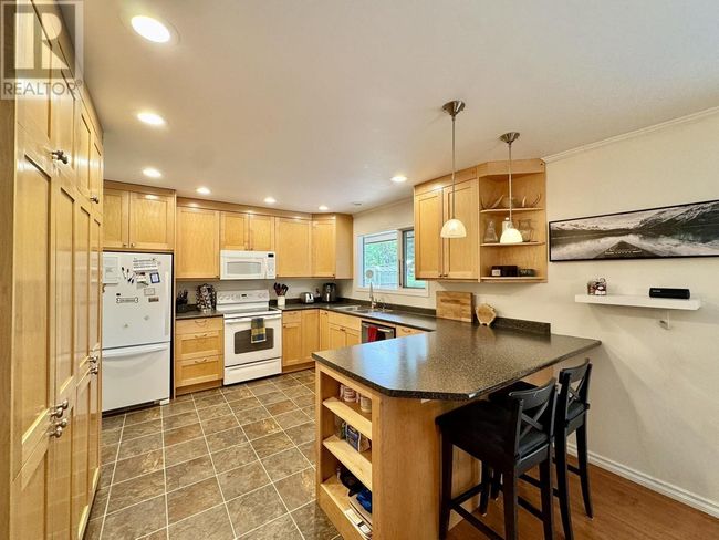 5023 Block Dr, House other with 4 bedrooms, 3 bathrooms and null parking in 108 Mile Ranch BC | Image 12