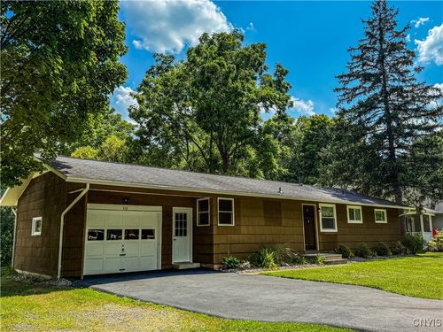 316 W Seneca St, Manlius, NY, 13104-2318 | Card Image