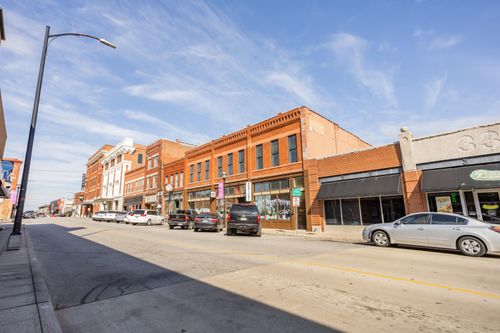 203-327 E Walnut St, Springfield, MO, 65806-2357 | Card Image