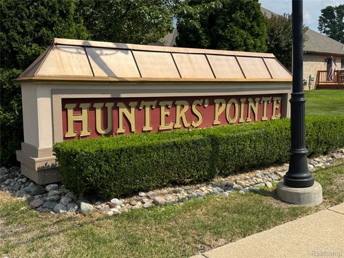 5-52870 S Hunters Pointe Dr, Macomb, MI, 48042-5647 | Card Image