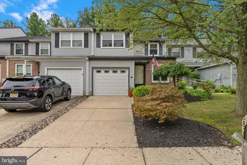 82 Farnwood Rd, MOUNT LAUREL, NJ, 08054-2921 | Card Image