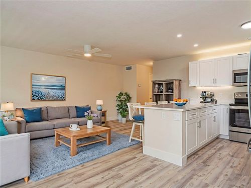 apt-205-31 Vista Gardens Trl, Vero Beach, FL, 32962-0701 | Card Image