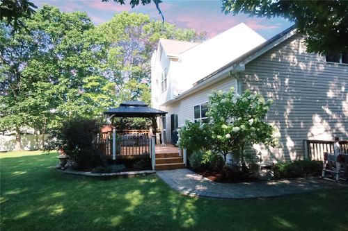 4 Dixon St, Yaphank, NY, 11980-1815 | Card Image