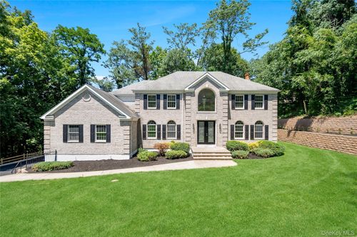 41 Cove Rd, Huntington, NY, 11743-2251 | Card Image