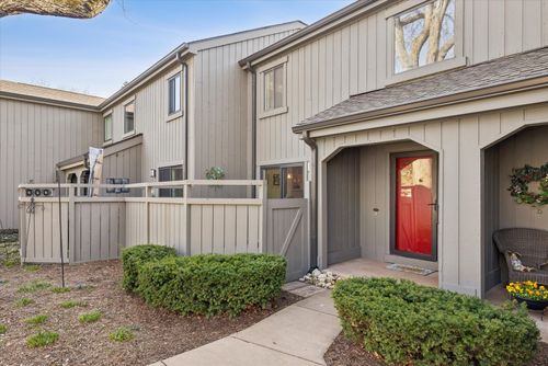 298-404 Shoreline Rd, Lake Barrington, IL, 60010-1630 | Card Image