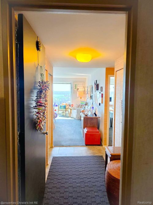 apt-903-1300 E Lafayette St, Detroit, MI, 48207-2920 | Card Image