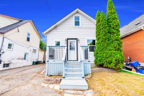 104 Park Rd S, Oshawa, ON, L1J4G9 | Card Image