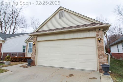 30170 Vassar St, Livonia, MI, 48152-1960 | Card Image