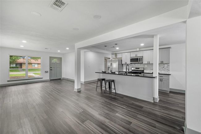 702 Pennington St, House other with 3 bedrooms, 2 bathrooms and 2 parking in Houston TX | Image 4