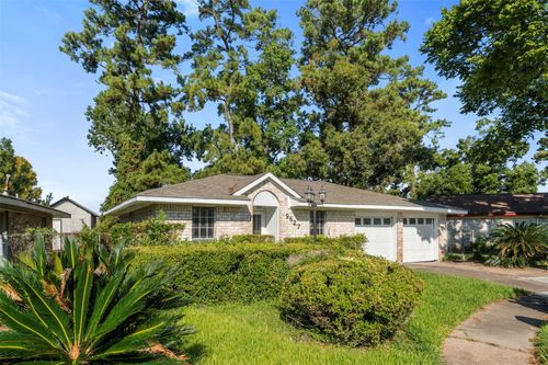 9627 Glenwood Forest Dr, Houston, TX, 77078-2817 | Card Image