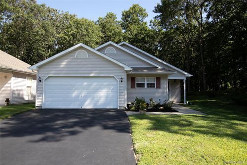 10 Greenbriar Ct, Middle Island, NY, 11953-1926 | Card Image