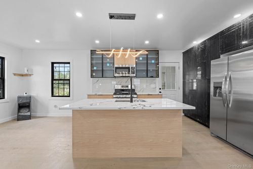 526 Grassmere Ter, Far Rockaway, NY, 11691-2665 | Card Image