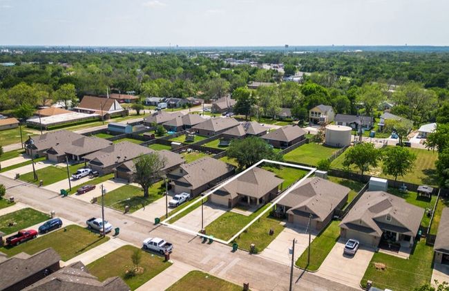 310 N Bermuda St, House other with 3 bedrooms, 2 bathrooms and null parking in Lacy Lakeview TX | Image 39
