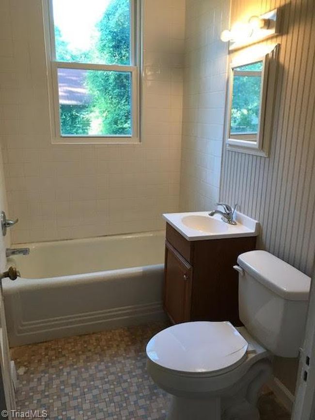 APT-3 - 119 S Franklin St, Home with 1 bedrooms, 1 bathrooms and null parking in Reidsville NC | Image 5