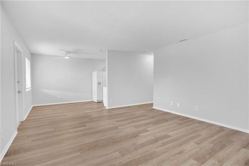 apt-i8-4627 Bayshore Dr, NAPLES, FL, 34112-6571 | Card Image