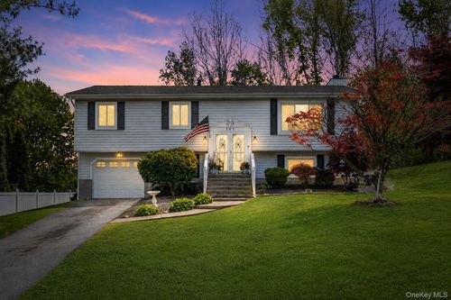 105 Shaker Ct N, New Windsor, NY, 12553-8015 | Card Image