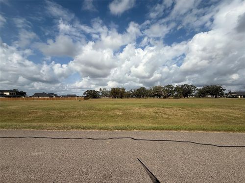 902 Lakeland Cir, Rosharon, TX, 77583-5189 | Card Image