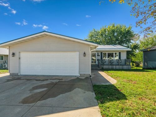 504 Prairie Hills Dr, Central City, IA, 52214-9479 | Card Image