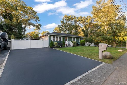 212 Locust Dr, Rocky Point, NY, 11778-9551 | Card Image